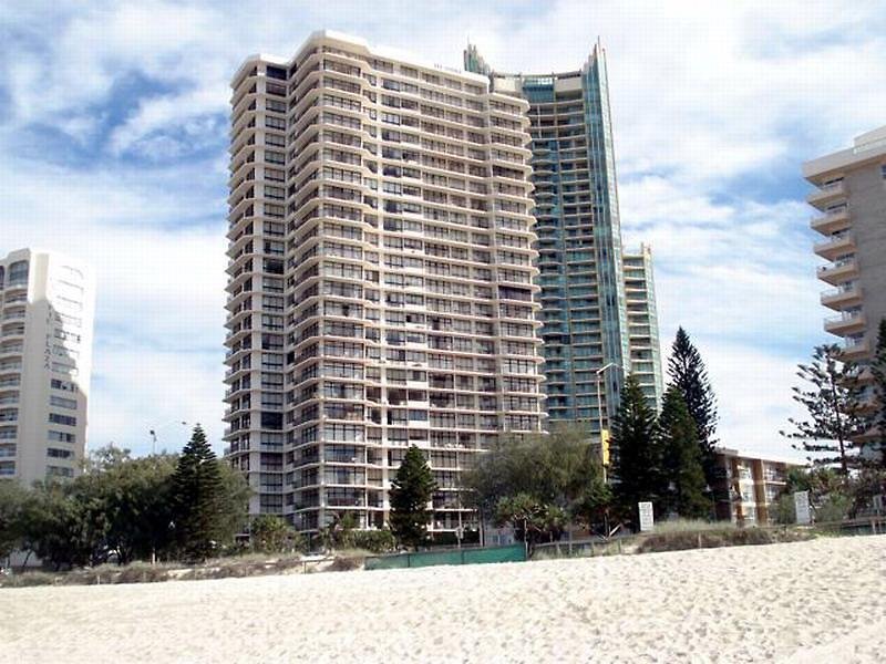 Hi Surf Beachfront Resort Apartments - photo 1