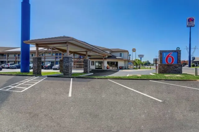 Motel 6 Anderson - Redding Airport - photo 4