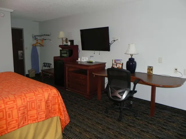 Howard Johnson by Wyndham Lexington - photo 2