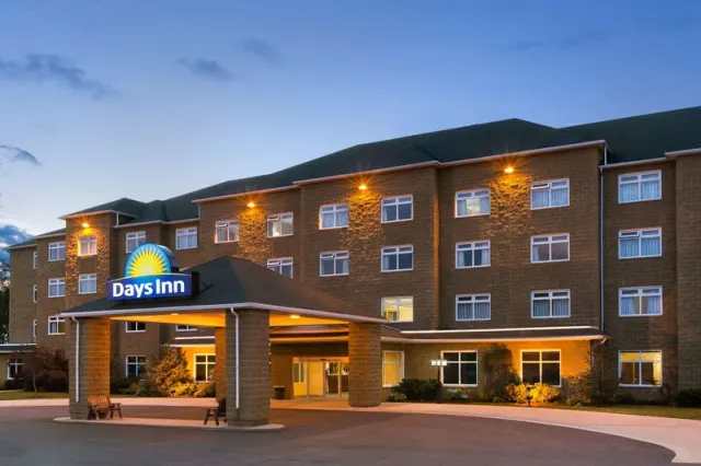 Days Inn by Wyndham Oromocto Conference Centre - photo 2