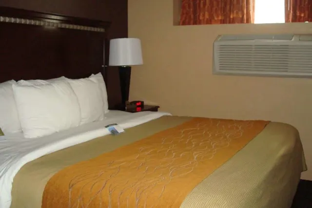 Travelodge by Wyndham Ozone Park - photo 2