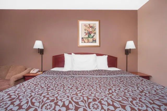 Days Inn by Wyndham Dublin GA - photo 4
