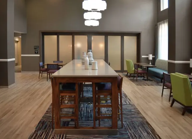 Hampton Inn & Suites Philadelphia/Media - photo 2