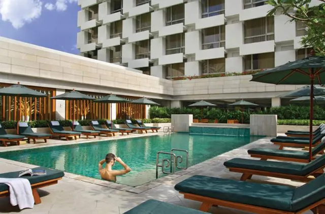 Holiday Inn Bangkok - photo 3