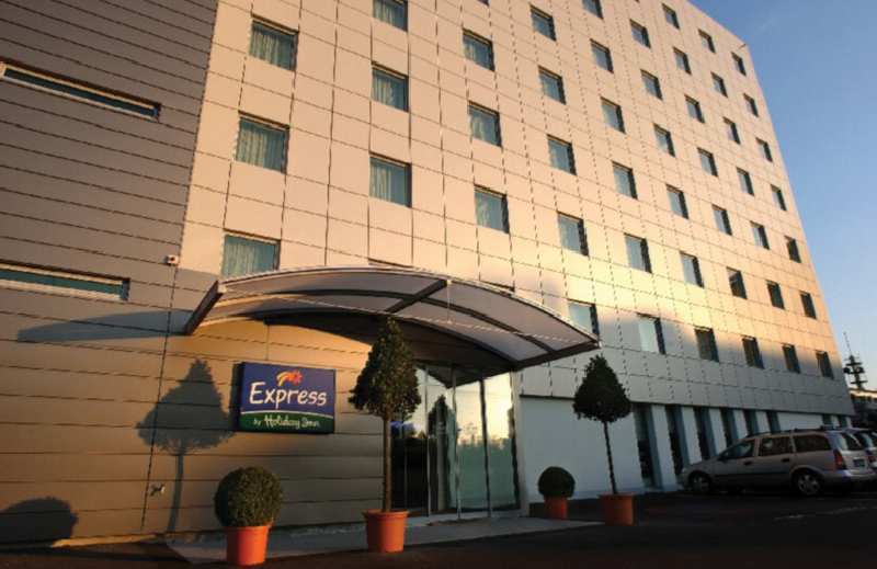 Holiday Inn Express Geneva Airport - photo 1