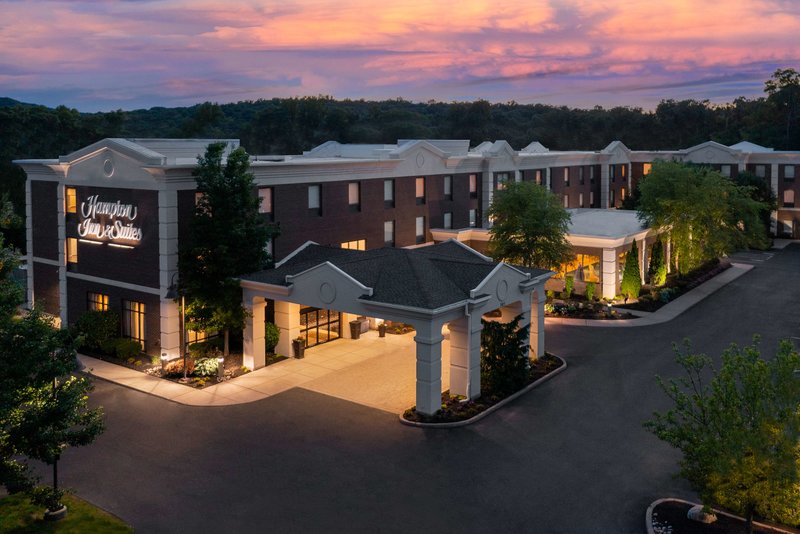 Hampton Inn and Suites HartfordFarmington - photo 1
