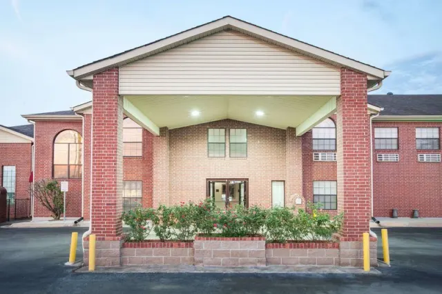 Super 8 by Wyndham White Hall - photo 2