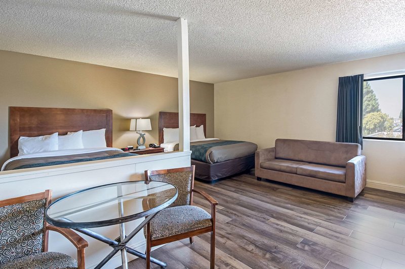 Econo Lodge Inn & Suites Yuba City - Marysville - photo 1