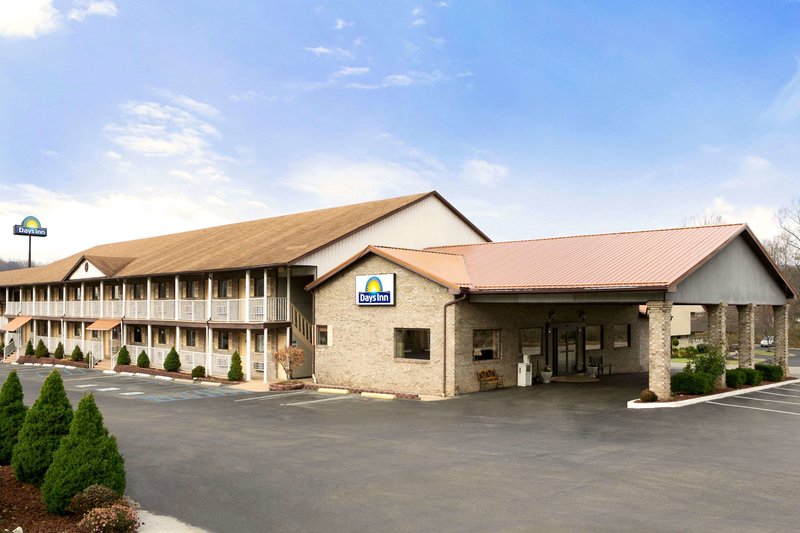 Days Inn by Wyndham Huntington - photo 1