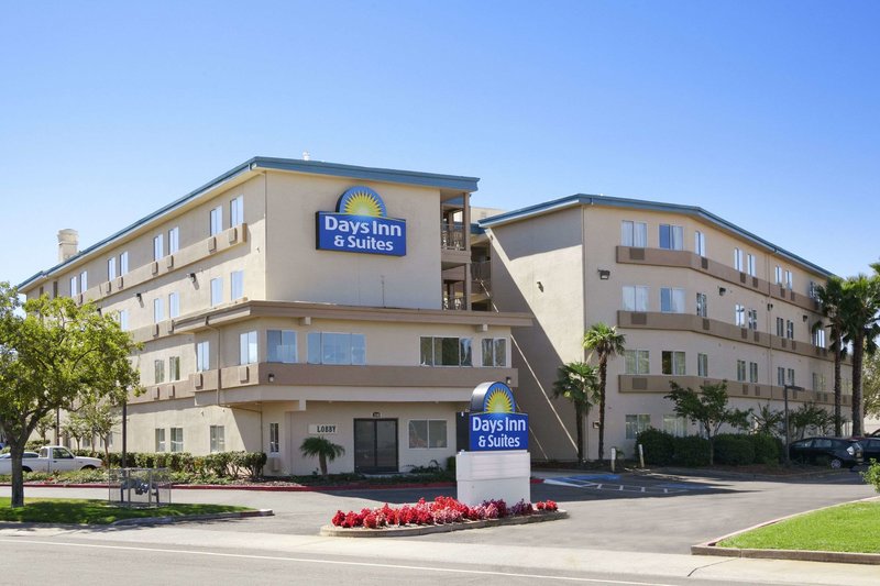Days Inn and Suites by Wyndham Rancho Cordova - photo 1