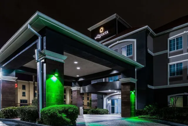 La Quinta Inn & Suites by Wyndham Tomball - photo 4