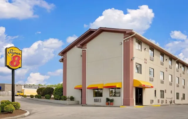 Super 8 by Wyndham Johnson City, Johnson City