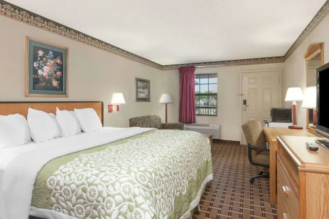 Days Inn by Wyndham Lexington - photo 3