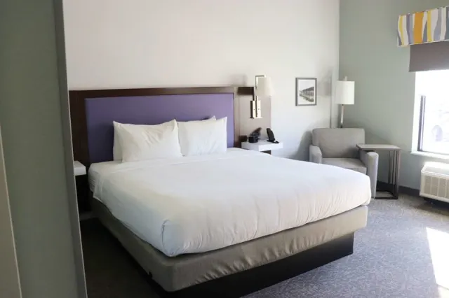 Hampton Inn McMinnville - photo 4