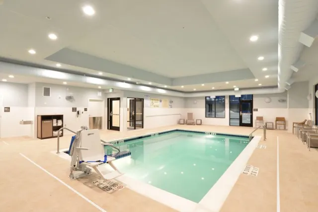 Hampton Inn  Suites MenomonieUW Stout - photo 2