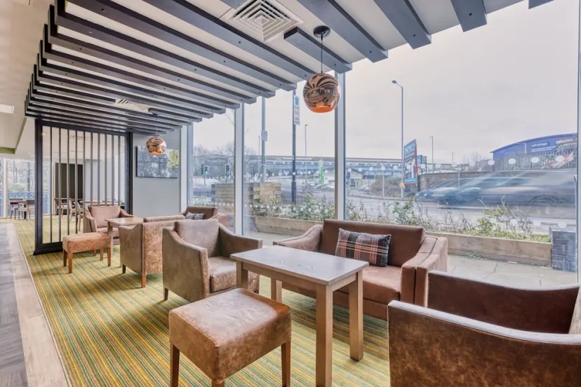 Premier Inn London New Southgate Hotel - photo 1