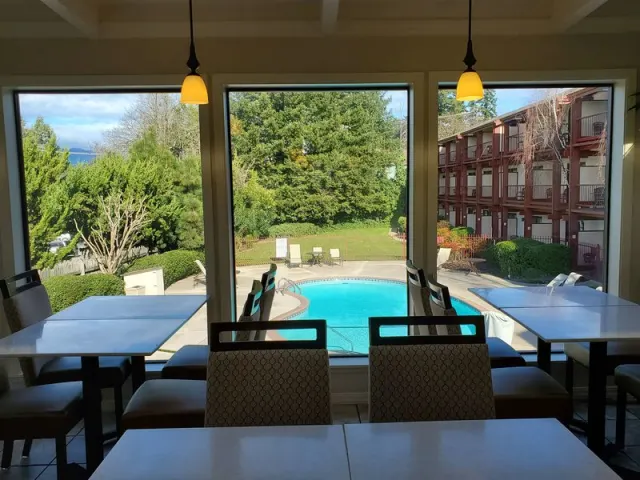 Best Western Plus Humboldt House Inn - photo 4