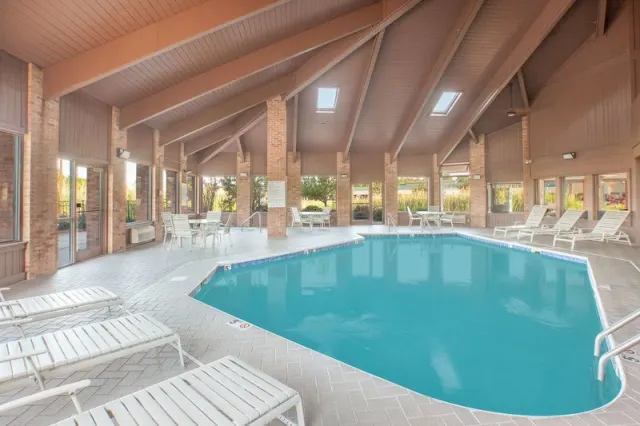Baymont by Wyndham Port Huron - photo 2