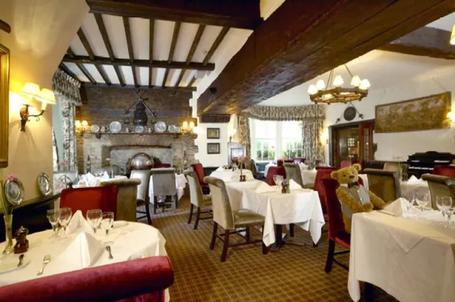 Macdonald Bear Hotel - photo 3