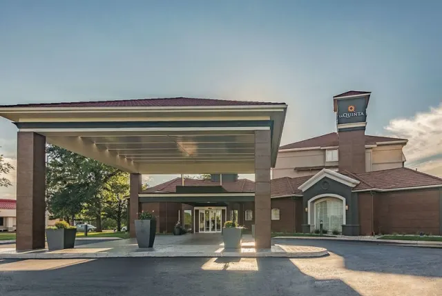 La Quinta Inn  Suites by Wyndham Oklahoma City Norman - photo 3
