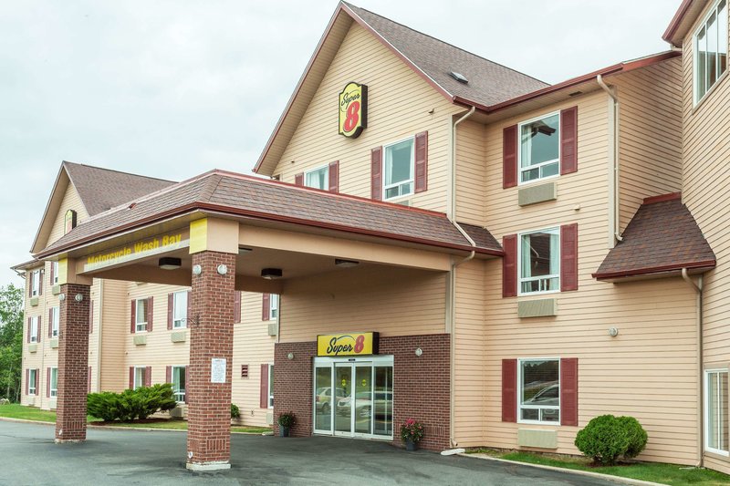 Super 8 by Wyndham Amherst NS - photo 1
