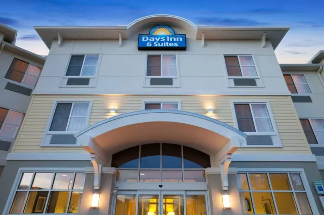 Days Inn  Suites by Wyndham Altoona - photo 4