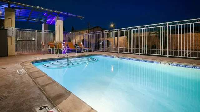 Best Western Plus Gardena Inn & Suites - photo 4