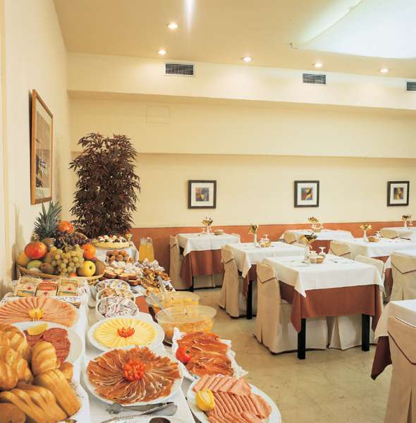 Glories Hotel - photo 3