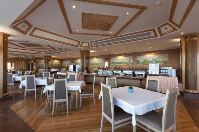 Carcavelos Beach Hotel - photo 3