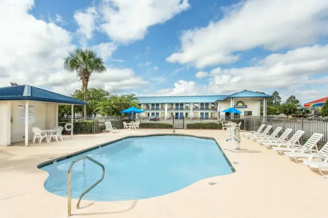 Holiday Inn Valdosta Conference Center - photo 3