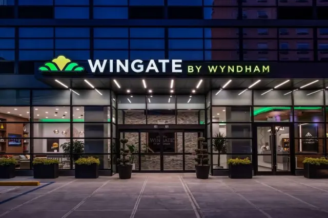 Wingate by Wyndham Long Island City - photo 2