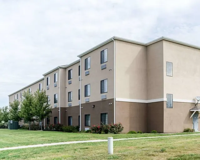 Comfort Inn & Suites Lawrence - University Area - photo 3