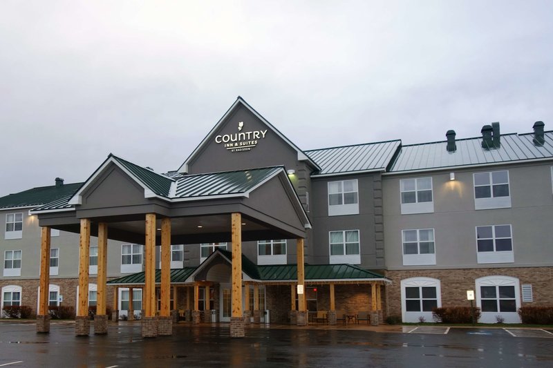 Country Inn  Suites by Radisson Houghton MI - photo 1