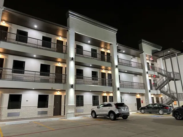 SureStay by Best Western Houston Southeast - photo 3