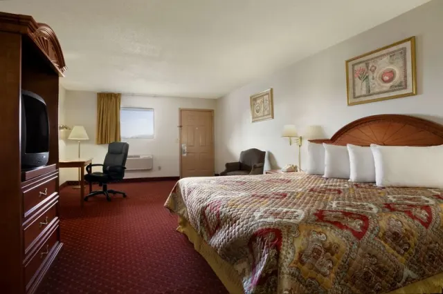 Days Inn by Wyndham Huntington - photo 3