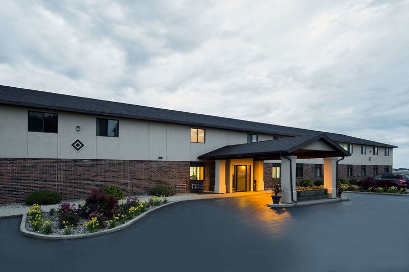 Baymont By Wyndham Oshkosh Airport - photo 1