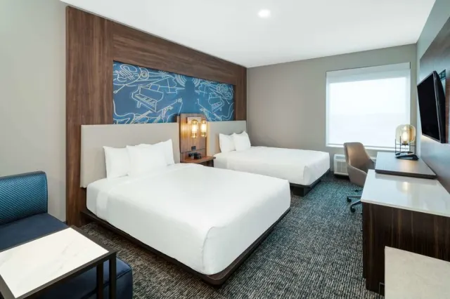La Quinta Inn  Suites by Wyndham Nashville DowntownStadium - photo 4