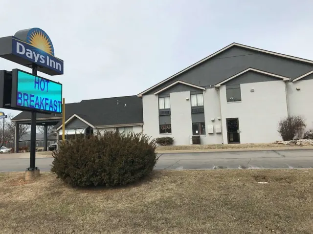 Days Inn by Wyndham Carthage, Missouri