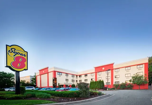 Super 8 by Wyndham Mahwah, New Jersey