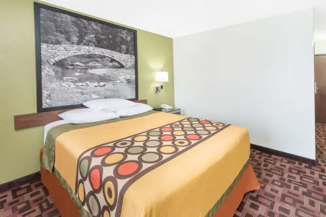 Super 8 by Wyndham Moberly MO - photo 4