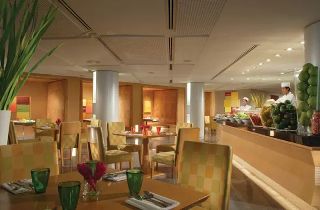 Holiday Inn Bangkok - photo 4
