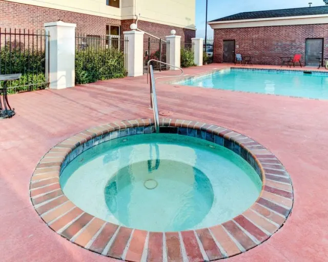 Comfort Suites Waxahachie - Dallas - photo 4