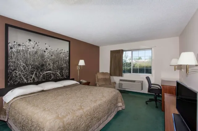 Super 8 by Wyndham Richmond - photo 3