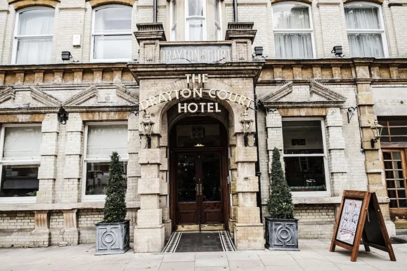 Drayton Court Hotel - photo 1