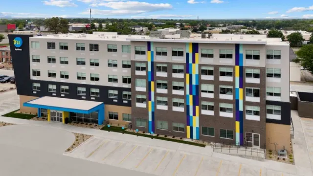 Tru by Hilton Lincoln East - photo 4
