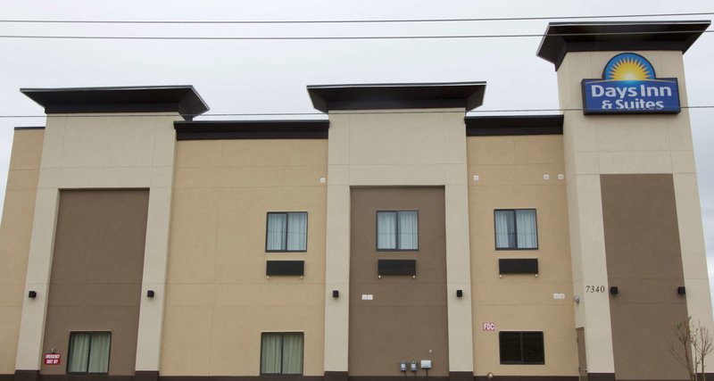 Days Inn & Suites by Wyndham Port Arthur - รูปภาพที่ 1