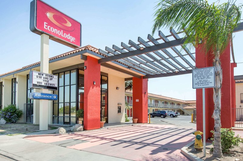 Baymont by Wyndham Bakersfield - photo 1