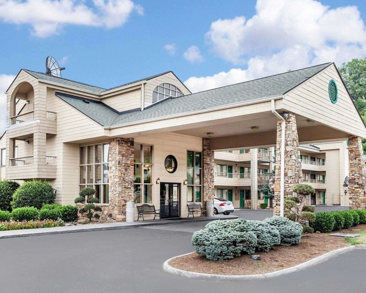 Quality Inn & Suites At Dollywood Lane - photo 1