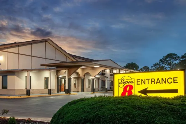 Super 8 by Wyndham Waycross GA - photo 2