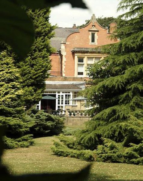 Oaklands Hall Hotel - photo 1